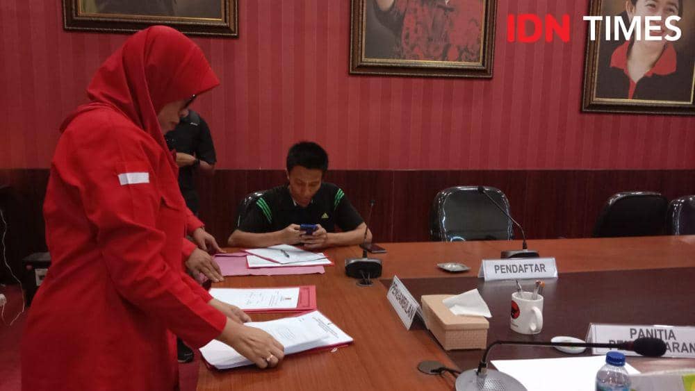 Perwakilan pengusaha asal Jepara diutus ambil pendaftaran bupati. (IDN Times/Fariz Fardianto)