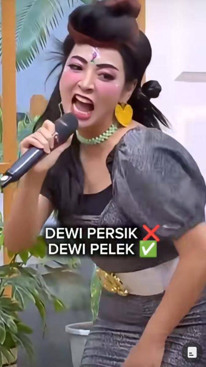 potret kocak Hesti Purwadinata cosplay jadi Dewi Perssik saat nyanyi lagu viral (tiktok.com/ryan_ariyan)