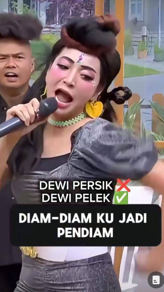 potret kocak Hesti Purwadinata cosplay jadi Dewi Perssik saat nyanyi lagu viral (tiktok.com/ryan_ariyan)