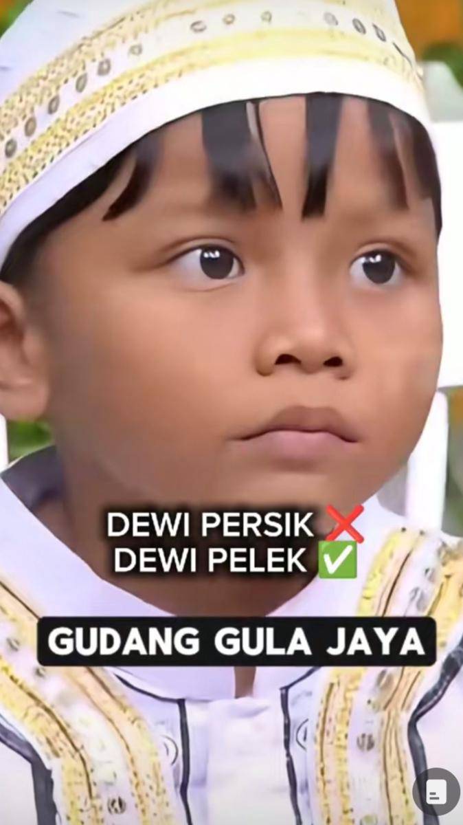 potret kocak Hesti Purwadinata cosplay jadi Dewi Perssik saat nyanyi lagu viral (tiktok.com/ryan_ariyan)