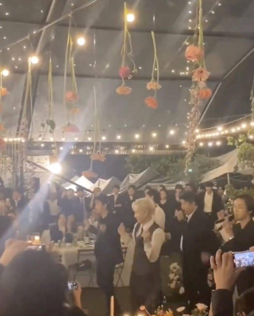 potret Super Junior di pernikahan Ari TAHITI dan Ryeowook (twitter.com/forYJJDHES)