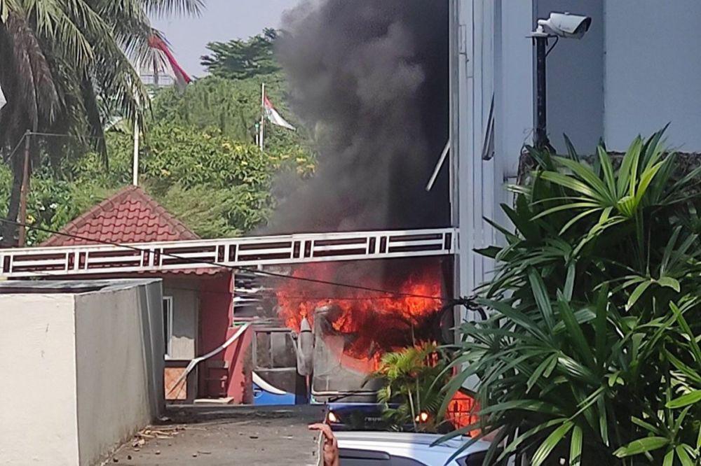 Korsleting Mobil Penyebab Kebakaran di Kampus F Trisakti Cempaka Putih