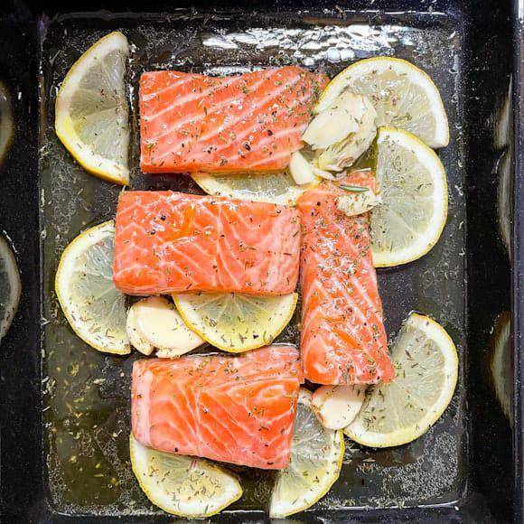 ilustrasi daging salmon (unsplash.com/Melanie Andersen)