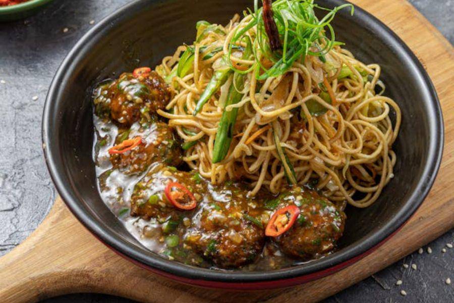 penyajian bola-bola daging bumbu stik (pexels.com/Momo King)