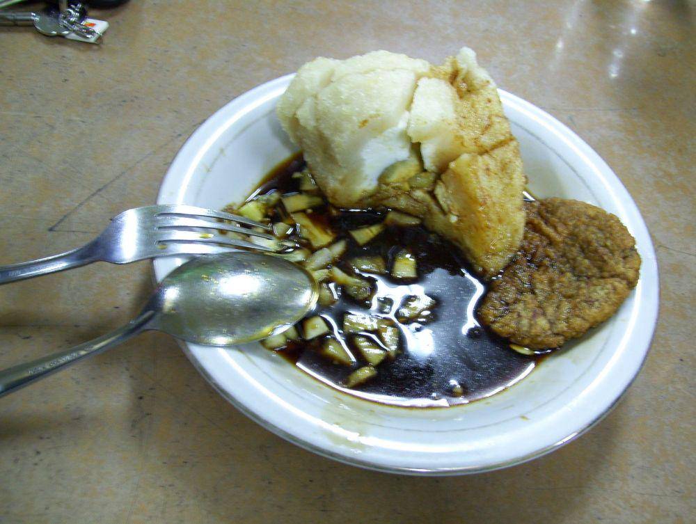 ilustrasi pempek kulit (commons.wikimedia.org/Serenity)