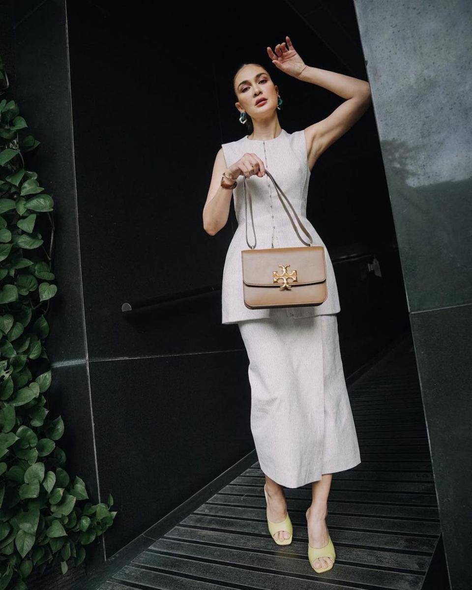 OOTD blouse untuk kerja (instagram.com/lunamaya)