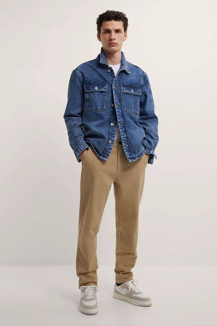 ilustrasi pria mengenakan jaket denim dan celana khaki (Pinterest/ZARA)