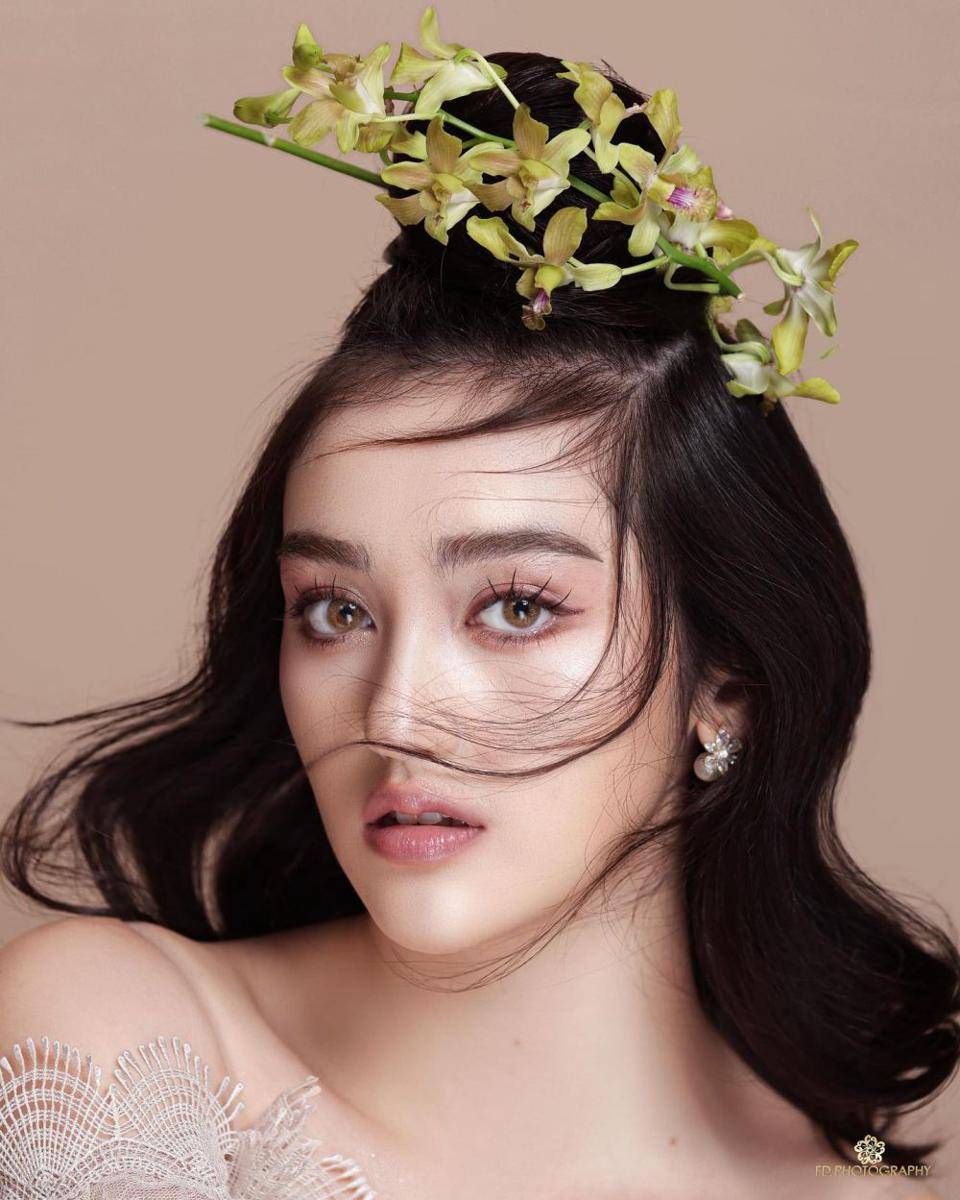 warna softlens untuk mata cokelat (instagram.com/rantymaria)