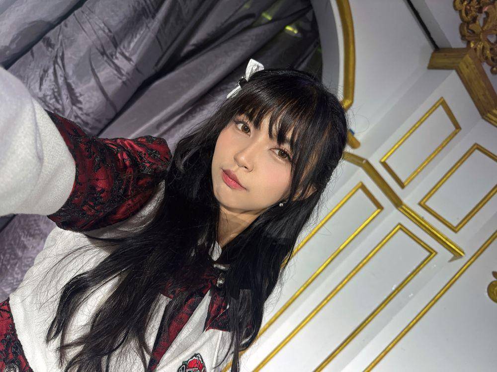 Eli JKT48 (twitter.com/H_EliJKT48)