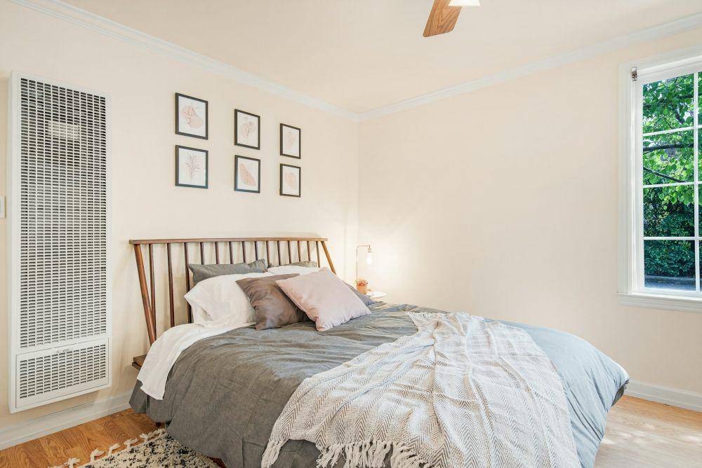 Kamar tidur (unsplash.com/Helen Shi)