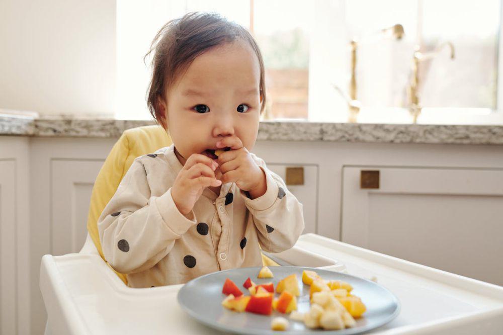 4 Cara Mengajarkan Kebiasaan Makan yang Baik dan Sehat pada Toddler