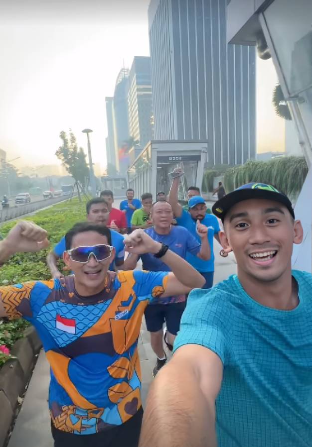 potret Daffa Wardhana lari pagi bareng Sandiaga Uno (instagram.com/daffawardhana)