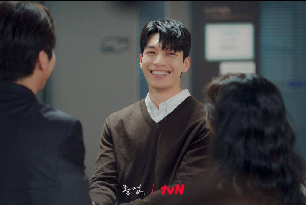 Wi Ha Joon di The Midnight Romance in Hagwon (twitter.com/cjndrama)