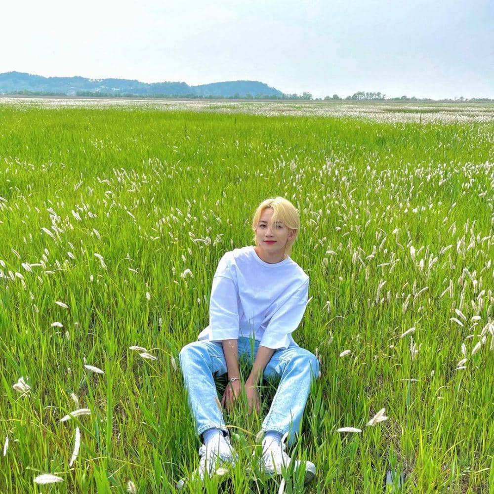 OOTD hangout ala Jeonghan SEVENTEEN (instagram.com/jeonghaniyoo_n)