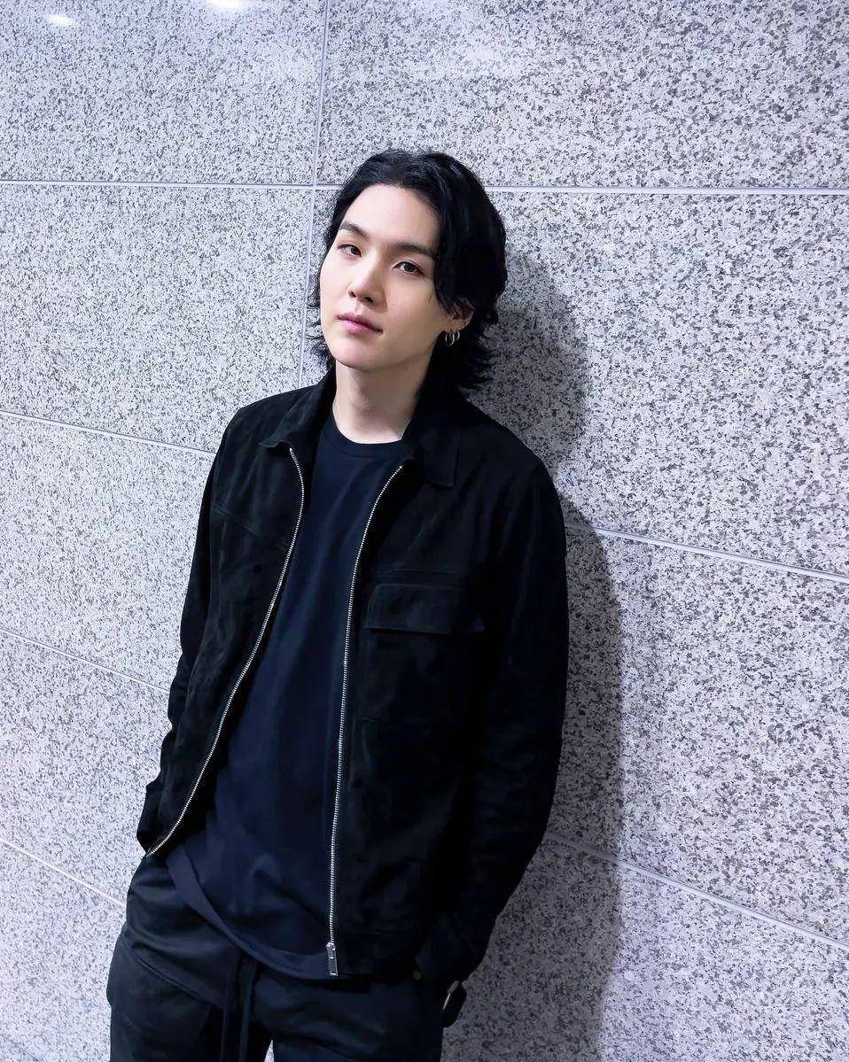 Potret Suga BTS yang sempat alami cedera (instagram.com/agustd)