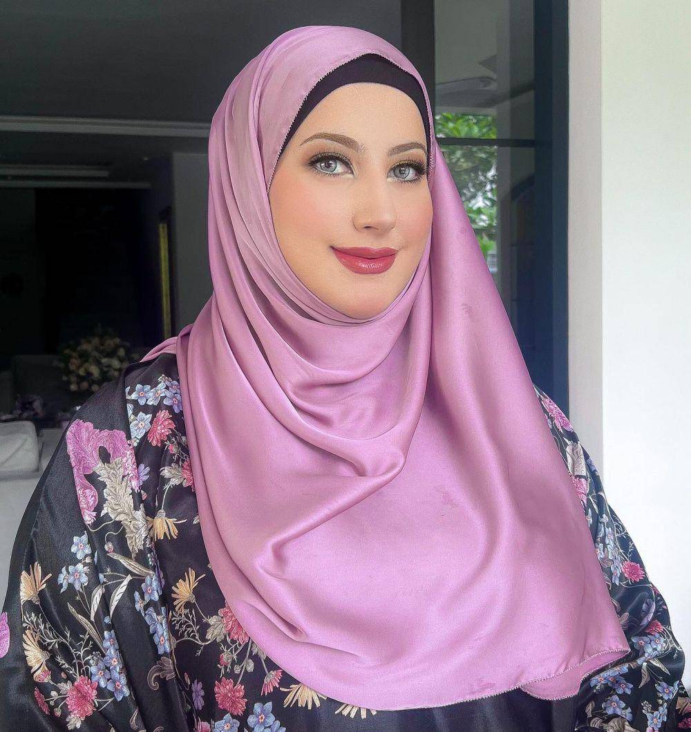 warna softlens untuk mata cokelat (instagram.com/tasyiiathasyia)