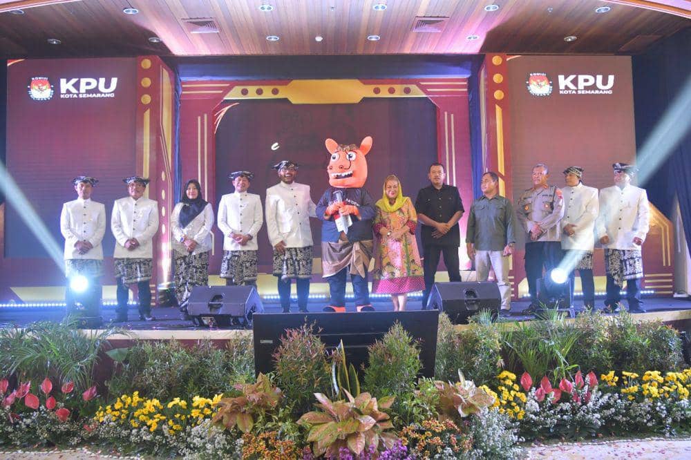 Peluncuran Maskot dan Jingle Pemilihan Wali Kota (Pilwakot) Semarang 2024 di Ruang Lokakrida, Kompleks Balai Kota Semarang, Senin (27/5/2024) malam. (dok. KPU)