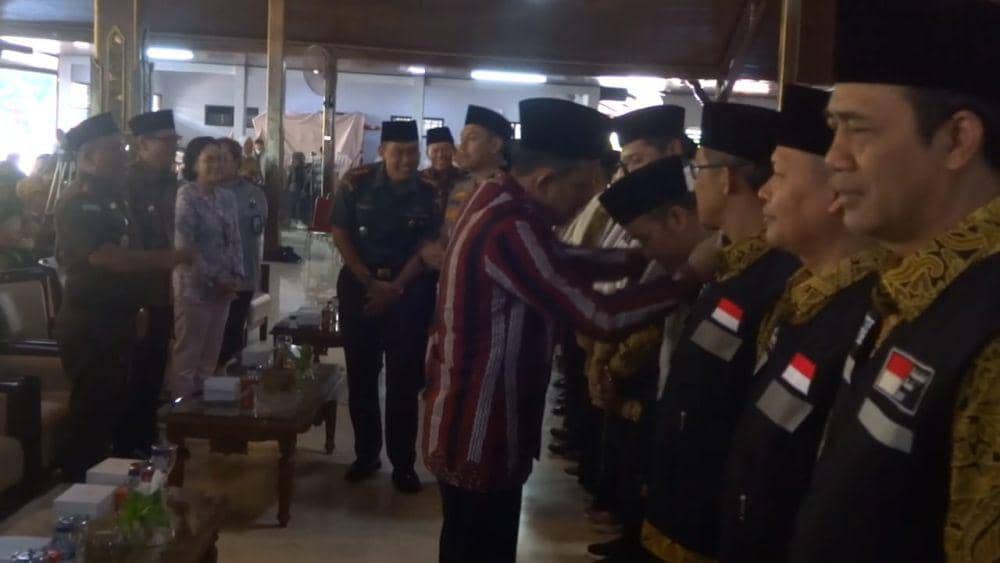 Suasana pelepasan Jemaah Calon Haji asal Tulungagung. IDN Times/ Bramanta Pamungkas