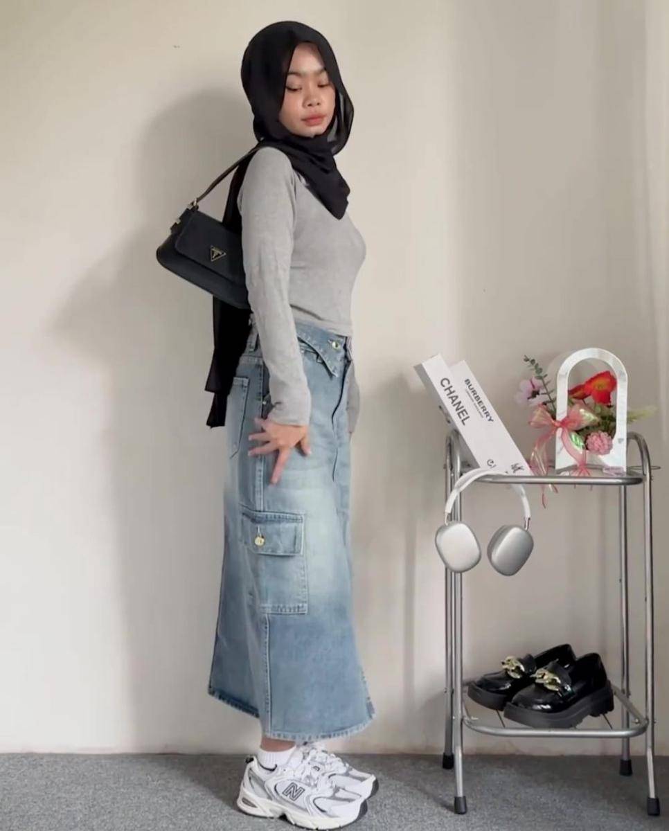 OOTD hIjab pakai rok jeans ala Nola Clara (instagram.com/nolaclr.a)