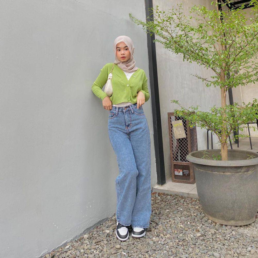 inspirasi style y2k hijab ala Nola Clara (instagram.com/nolaclr.a)