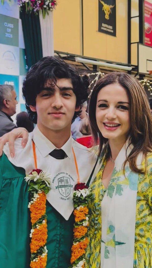 potret wisuda anak Hrithik Roshan (instagram.com/suzkr)