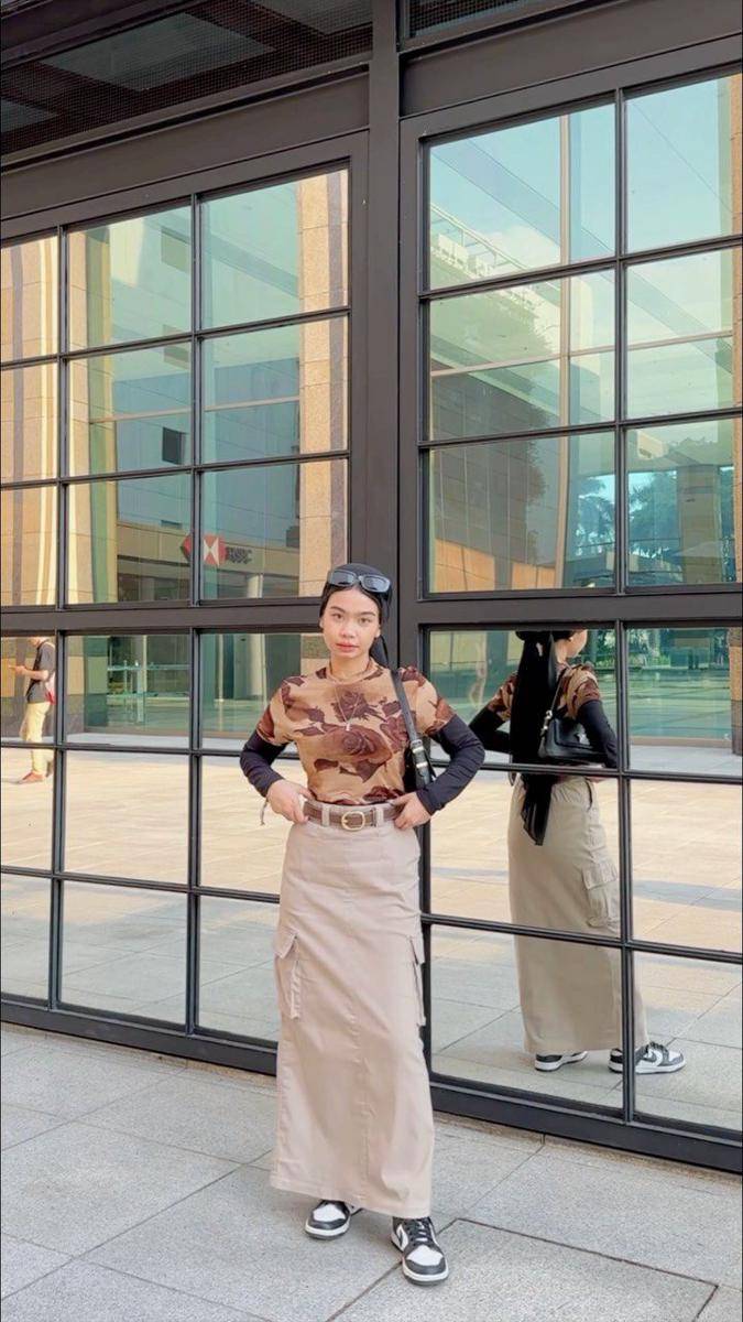 inspirasi style y2k hijab ala Nola Clara (instagram.com/nolaclr.a)