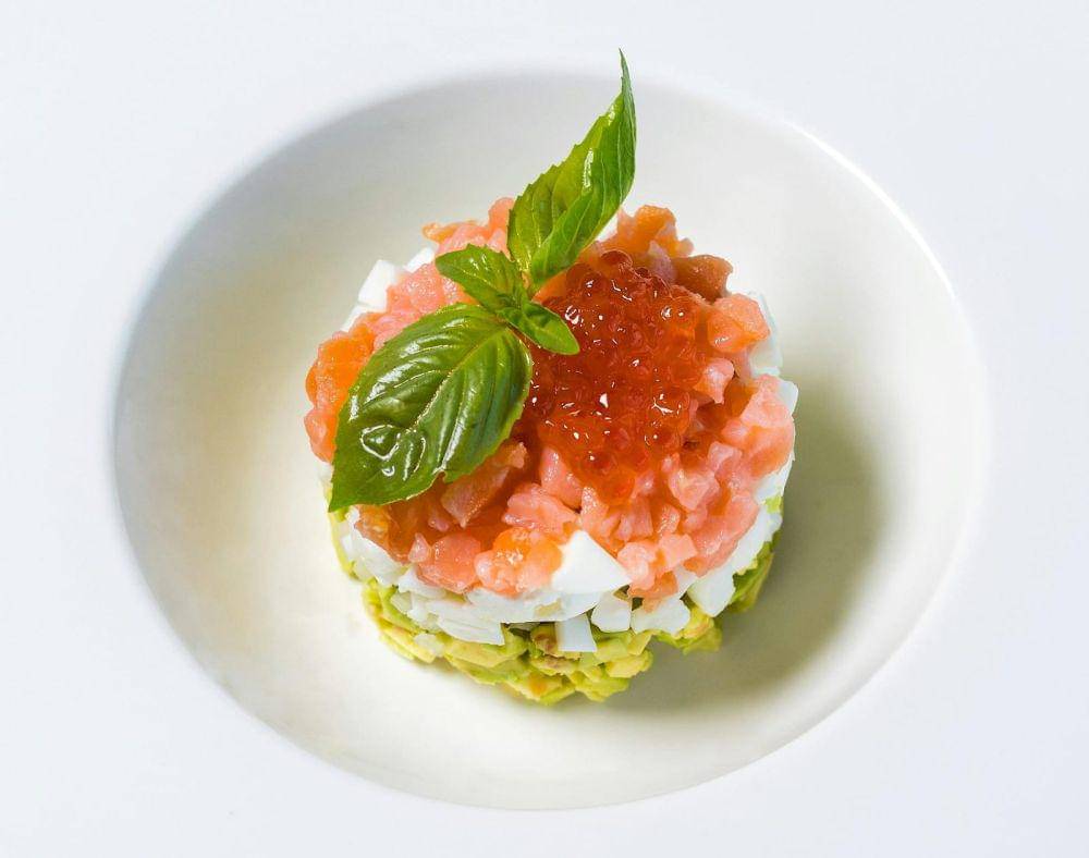 ilustrasi salmon tartar (unsplash.com/Farhad Ibrahimzade)