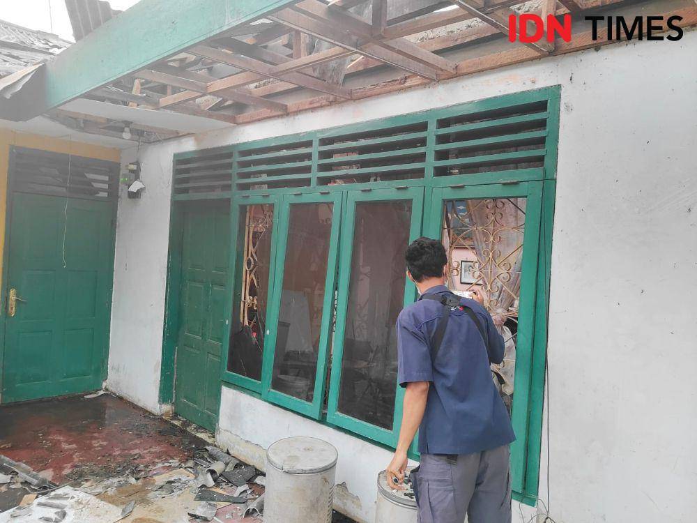 Ledakan tabung gas hancurkan rumah di Bekasi. (IDN Times/Imam Faishal)