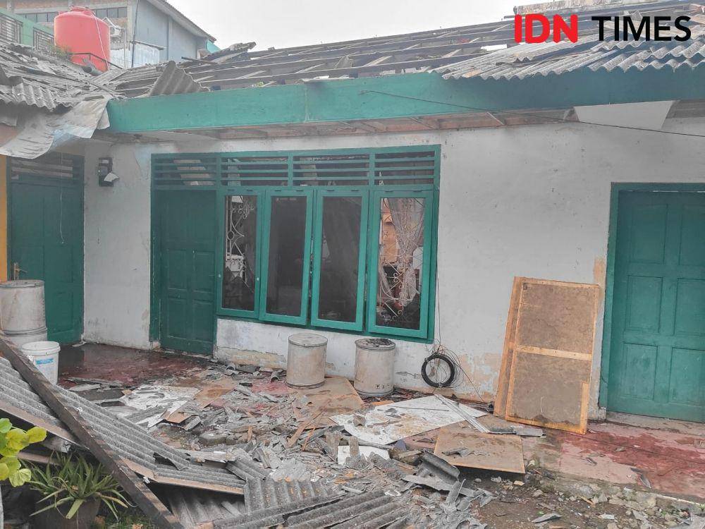 Ledakan tabung gas hancurkan rumah di Bekasi. (IDN Times/Imam Faishal)