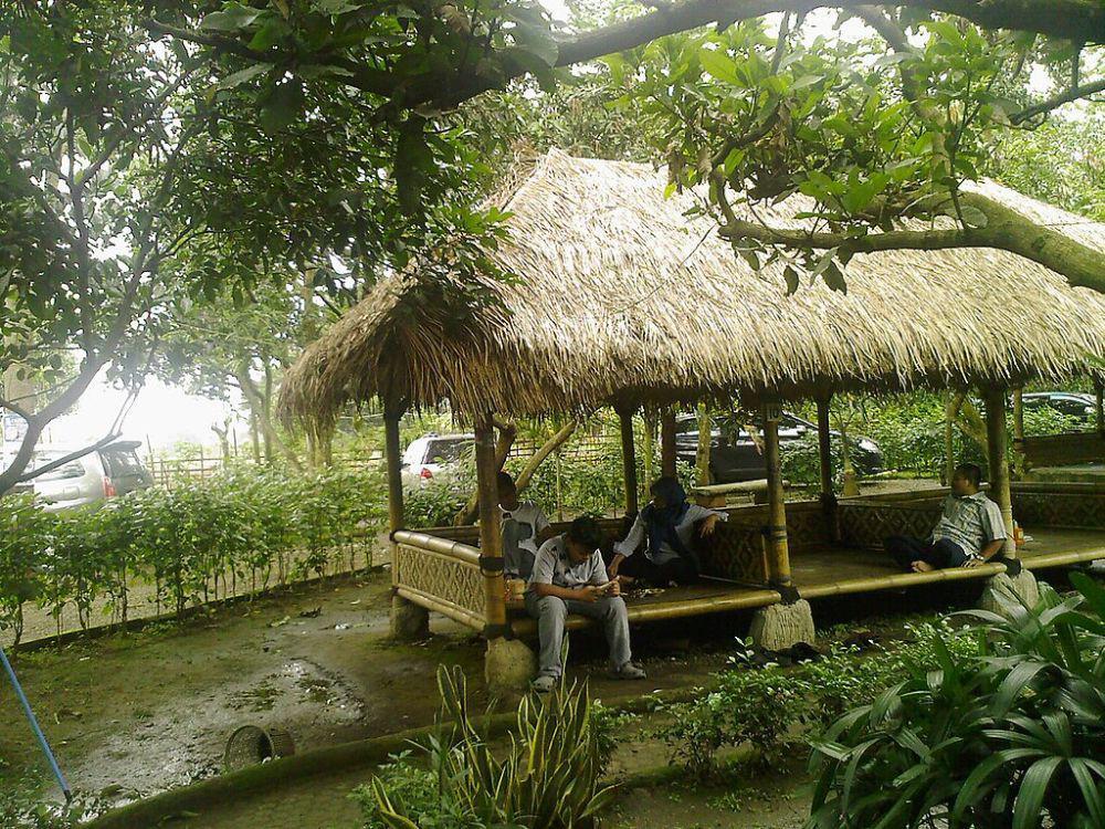 7 Rumah Makan Saung di Tangerang Terfavorit, Dijamin Enak!