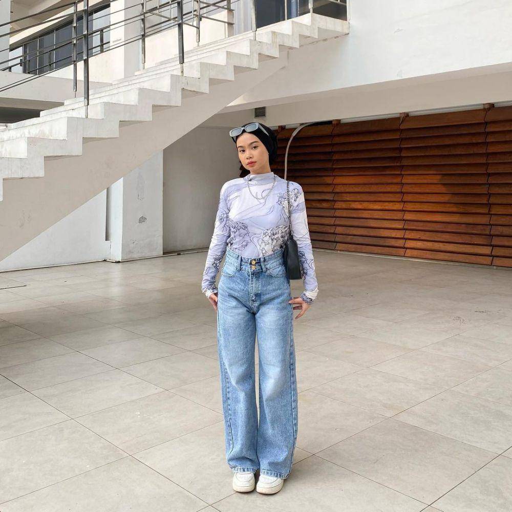 inspirasi style y2k hijab ala Nola Clara (instagram.com/nolaclr.a)