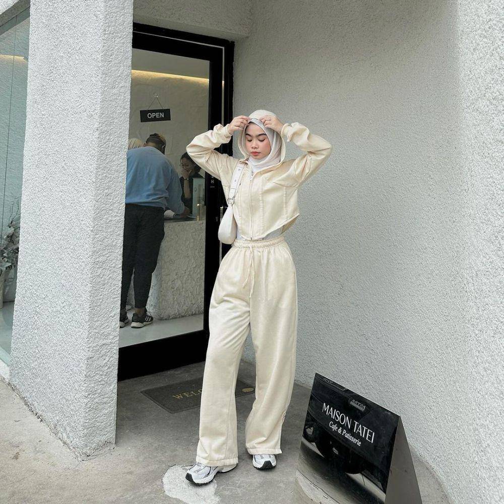inspirasi style y2k hijab ala Nola Clara (instagram.com/nolaclr.a)