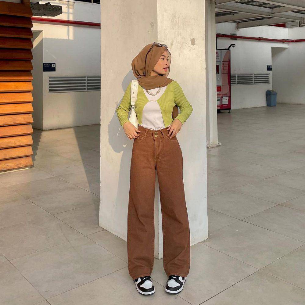 inspirasi style y2k hijab ala Nola Clara (instagram.com/nolaclr.a)