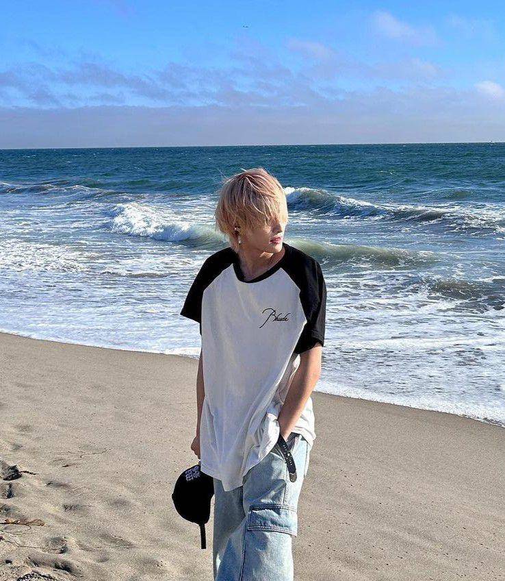 ide OOTD ke pantai untuk pria ala member WayV (instagram.com/yangyang_x2)