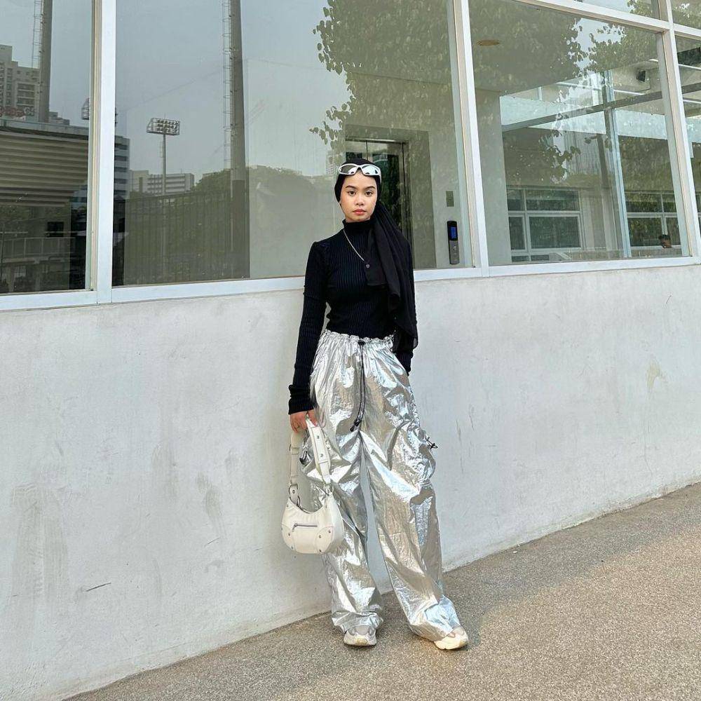inspirasi style y2k hijab ala Nola Clara (instagram.com/nolaclr.a)
