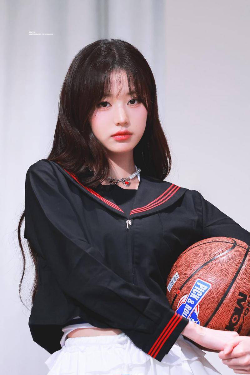 potret Wonyoung IVE cosplay jadi Haruko Akagi 'Slam Dunk' (twitter.com/want__wy)