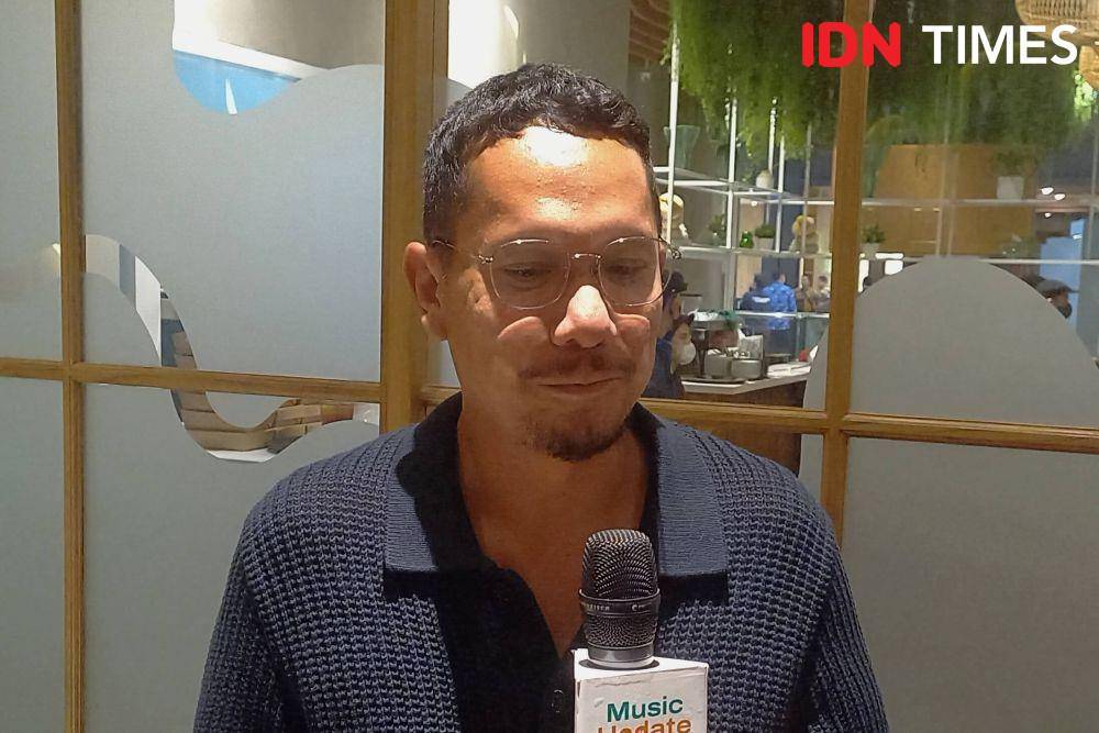 Angga Puradiredja di sesi small group briefing untuk konser virtual Maliq & D'Essentials, Rabu (29/5/2024). (IDN Times/Ines Suseno)