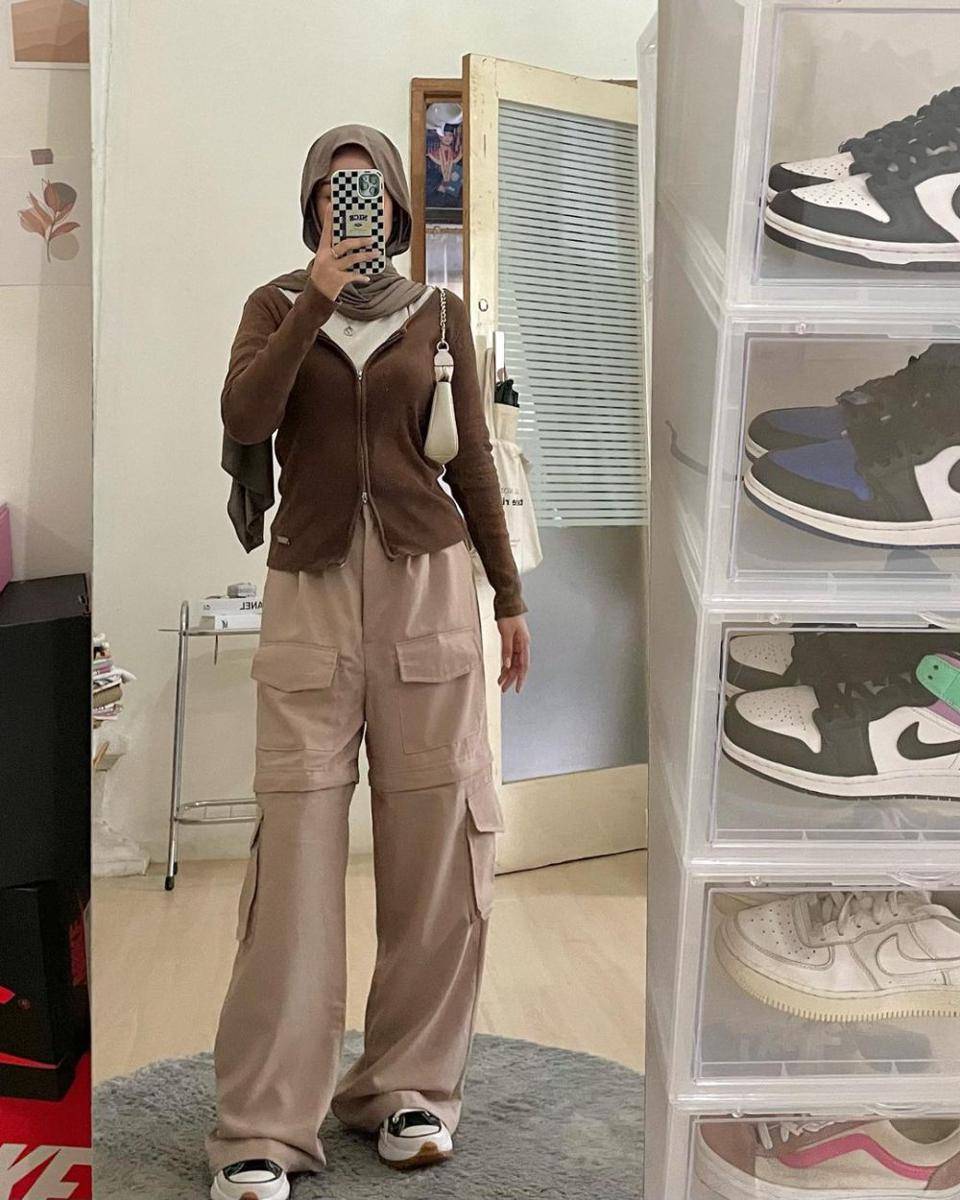 inspirasi style y2k hijab ala Nola Clara (instagram.com/nolaclr.a)
