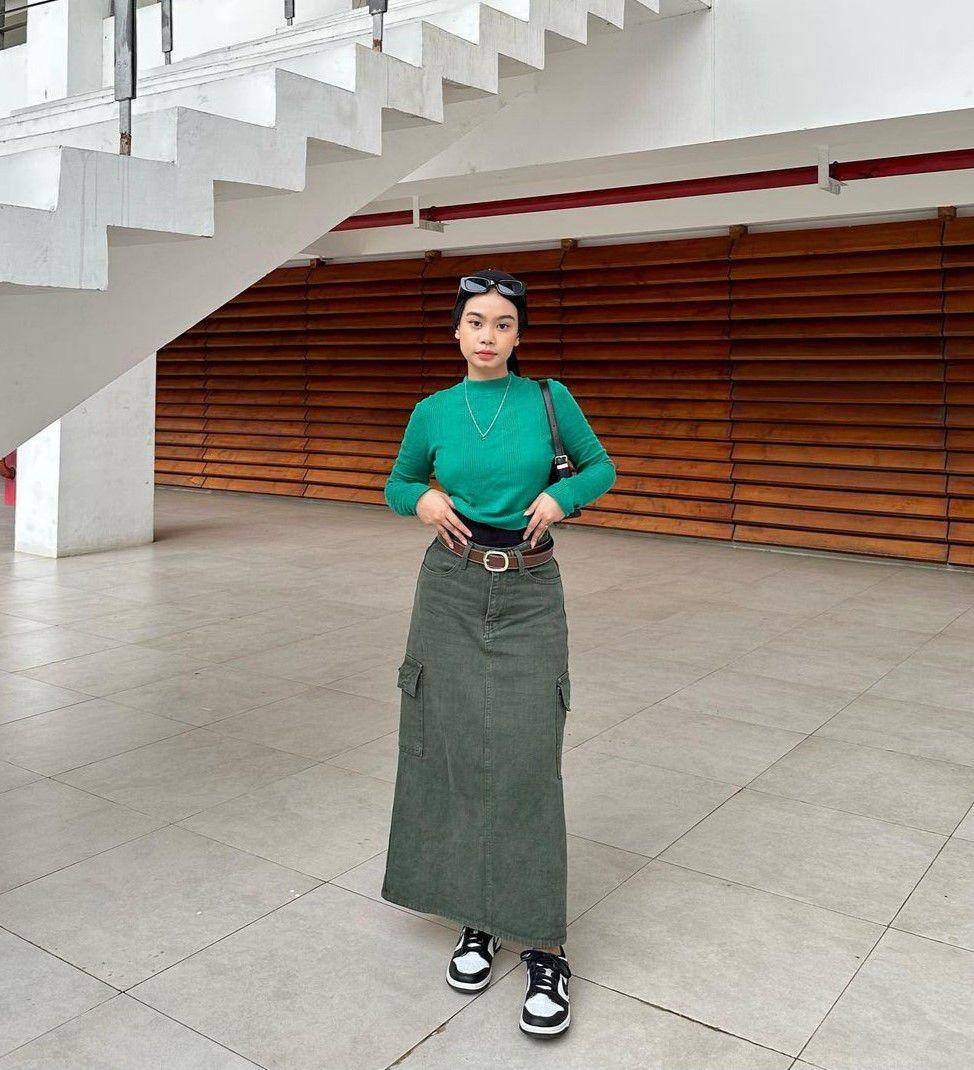 OOTD hIjab pakai rok jeans ala Nola Clara (instagram.com/nolaclr.a)