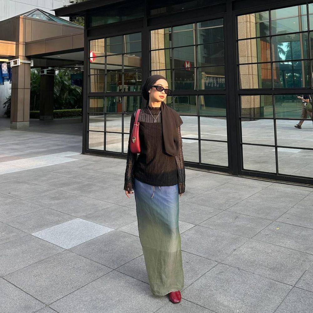 inspirasi style y2k hijab ala Nola Clara (instagram.com/nolaclr.a)