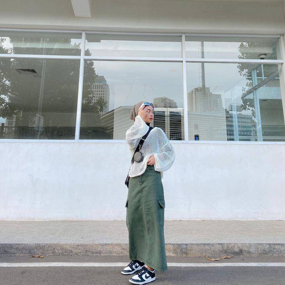 OOTD hIjab pakai rok jeans ala Nola Clara (instagram.com/nolaclr.a)