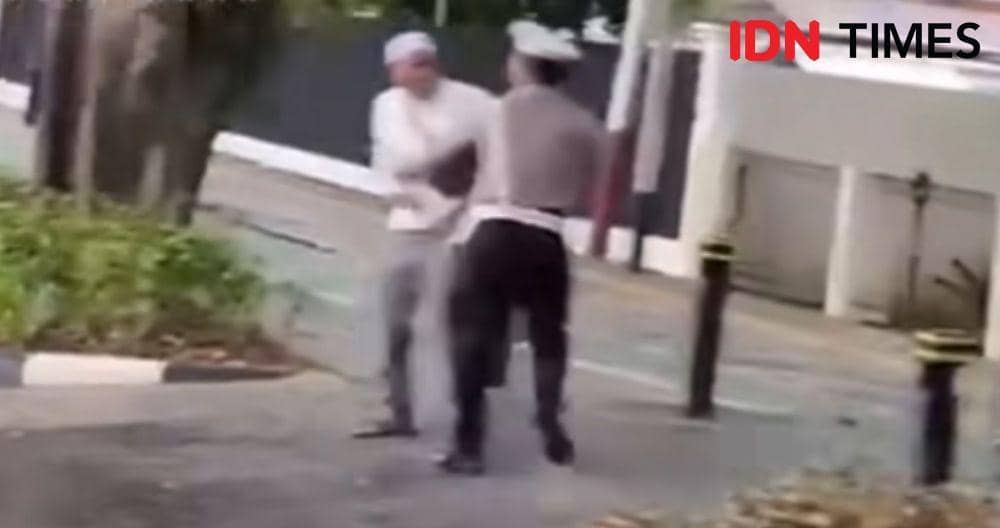 Pria Pukul Polisi saat Mengamankan Jemaah Haji Berakhir Damai