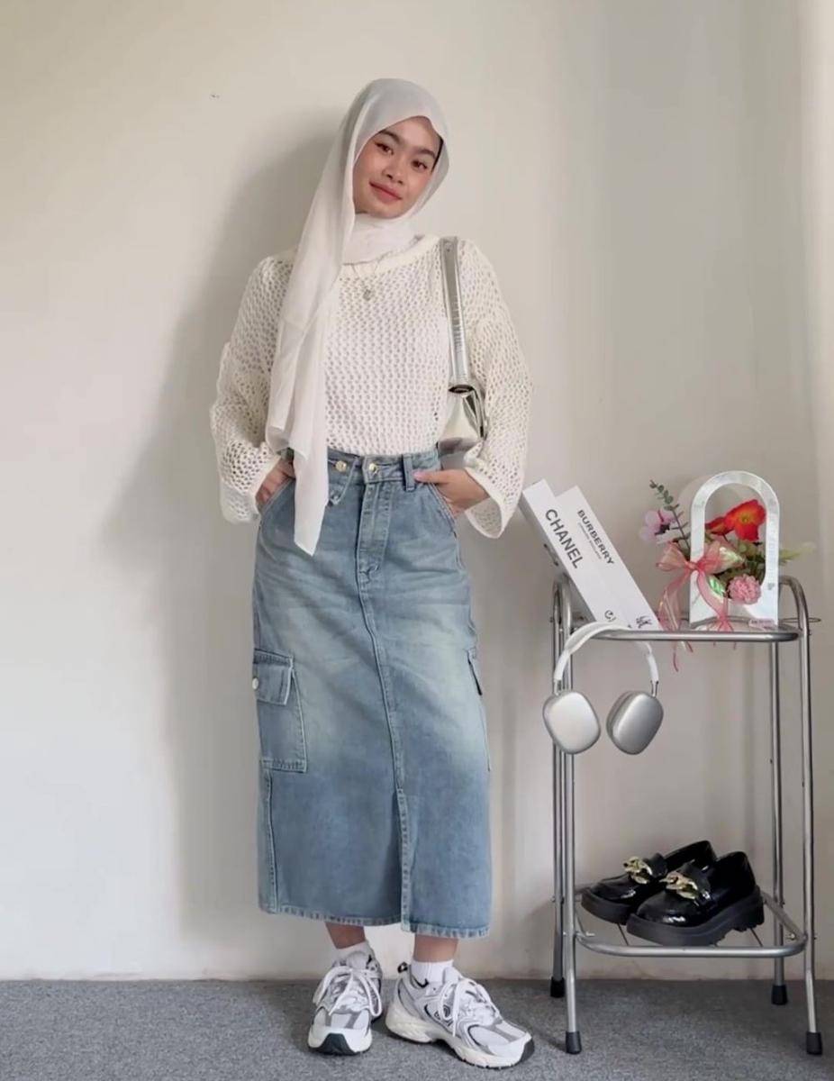 OOTD hIjab pakai rok jeans ala Nola Clara (instagram.com/nolaclr.a)