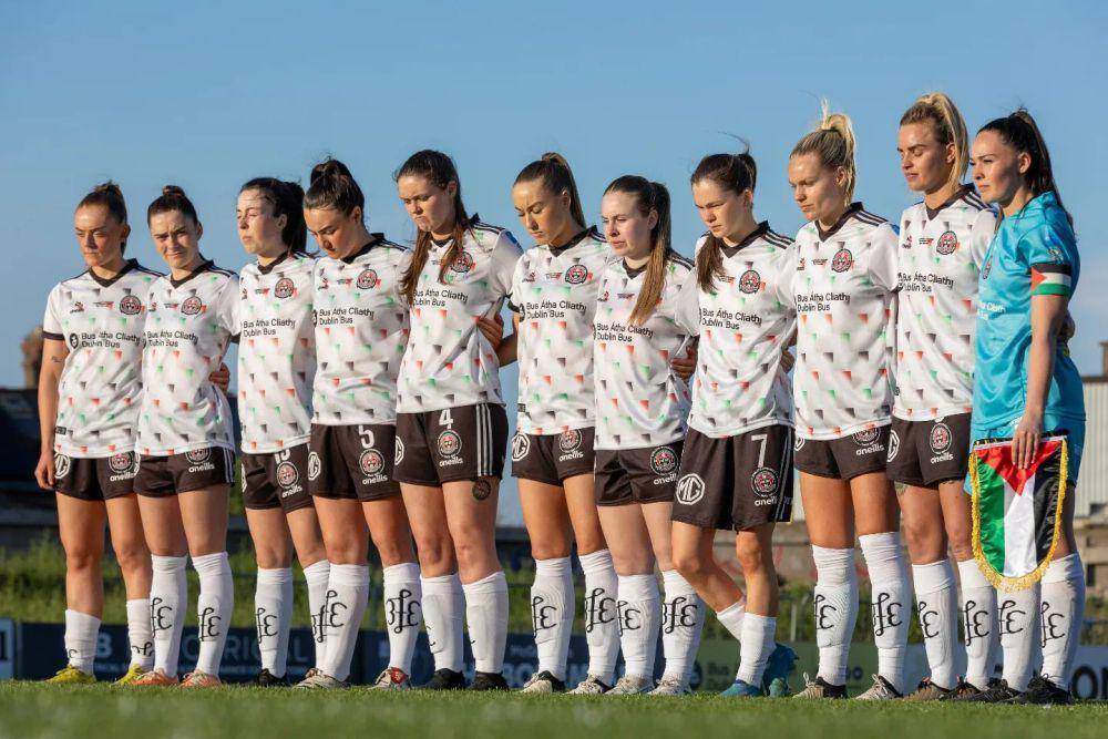 jersey Bohemian FC bernada bendera Palestina (instagram.com/bfcdublin)