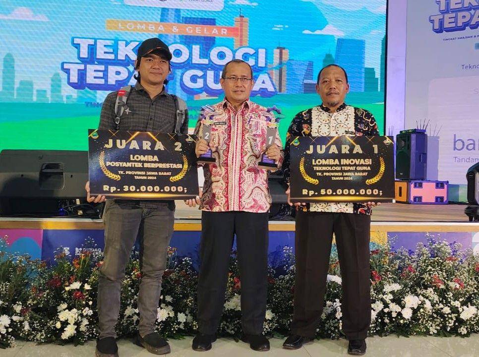 Para pemenang Lomba Lomba dan Gelar Teknologi Tepat Guna (TTG) Jabar. (dok. Diskominfo Indramayu)