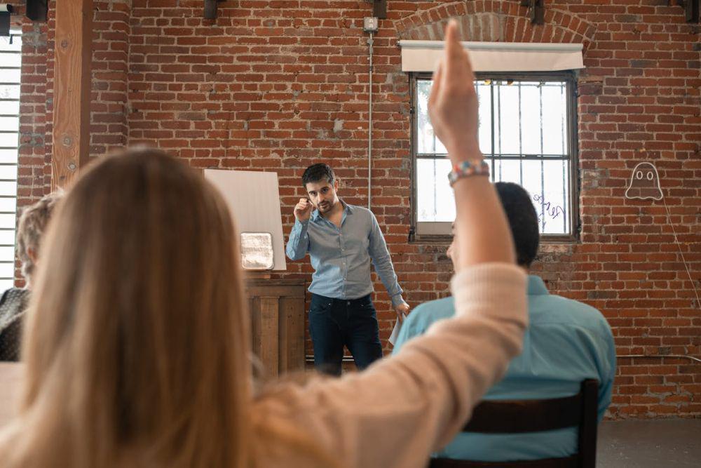 4 Tips Bertanya dengan Kritis dan Berbobot saat Kuliah