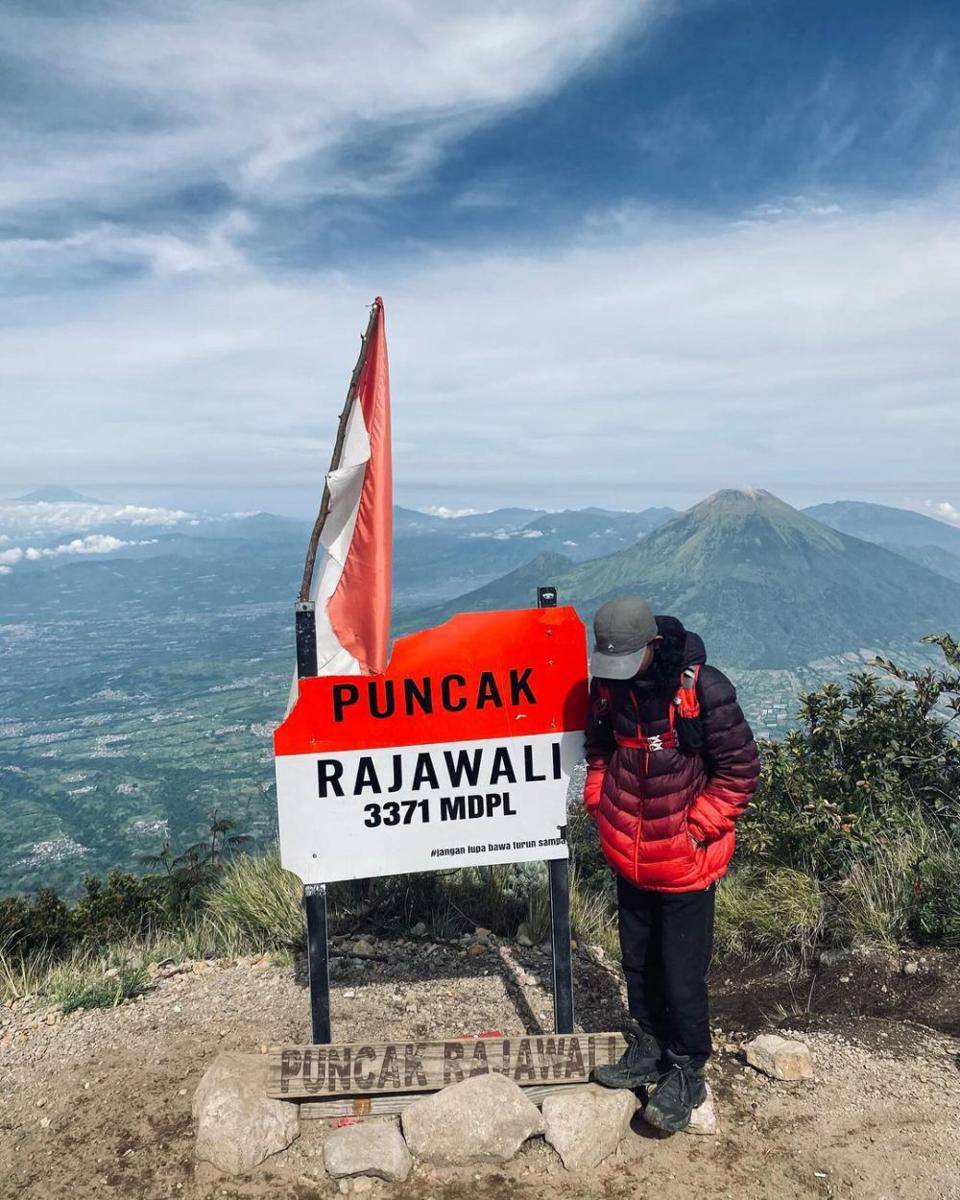 potret pendaki di puncak tertinggi Gunung Sumbing (instagram.com/pian.1l)