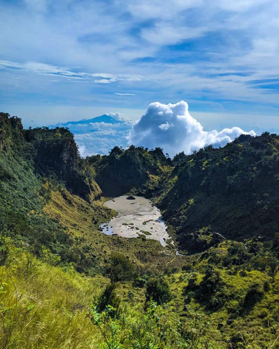 potret kawah Gunung Sumbing (instagram.com/tuanraga_)