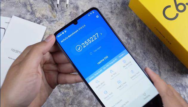 skor AnTuTu realme C63 (youtube.com/LegawaGadget)