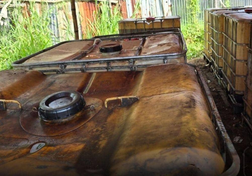 (Polisi Temukan Ribuan Liter BBM Ilegal Kiriman Muba di Gudang Indralaya) IDN Times/istimewa